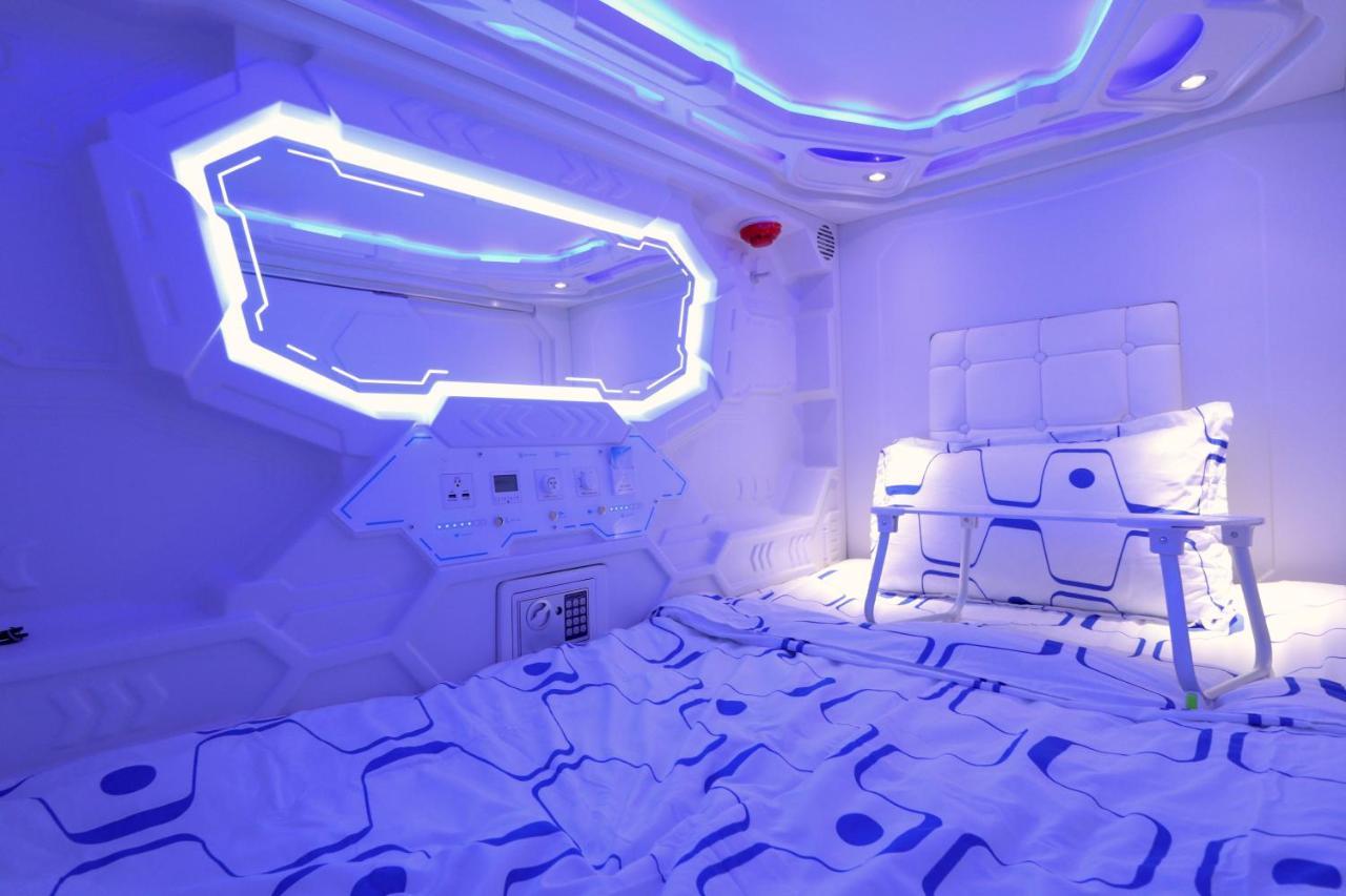Jc Space Capsule Hotel Kuah Eksteriør billede